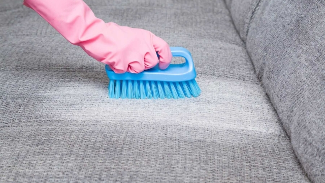 Transforme seu Sofá em uma Joia com a Limpeza Adequada!
